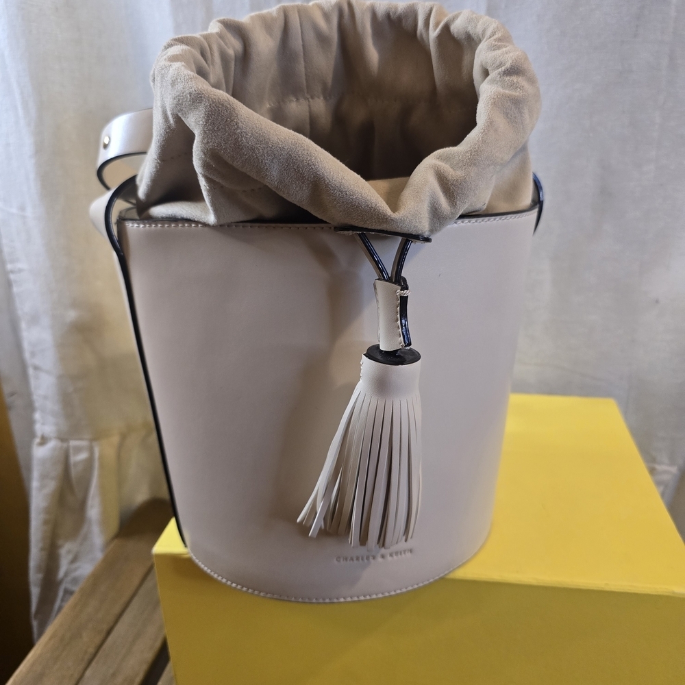 CHARLES KEITH Elegant Cream Shoulder Bag - Picture 3 of 7